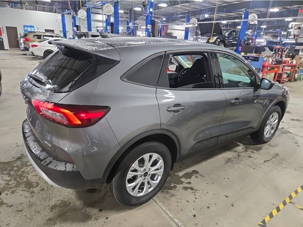 2025 Ford Escape Active photo 2