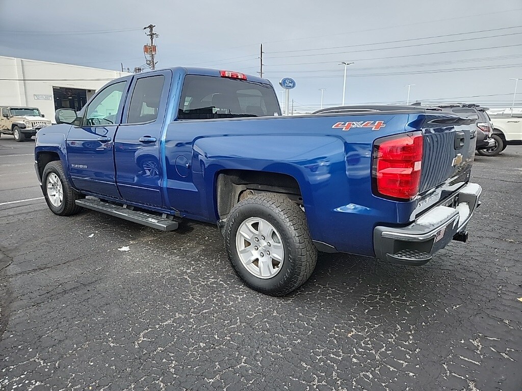 2017 Chevrolet Silverado 1500 LT photo 3