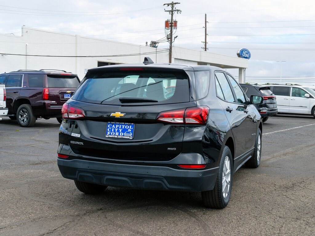2022 Chevrolet Equinox LS photo 2
