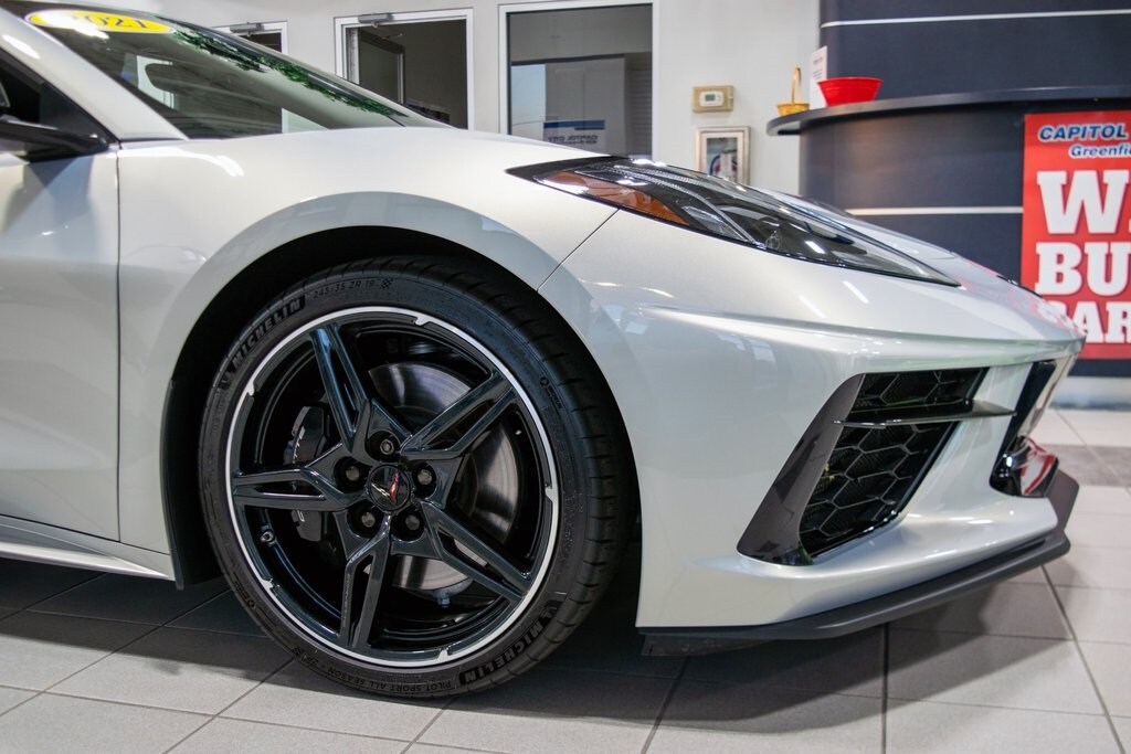 2021 Chevrolet Corvette Stingray 2LT photo 2