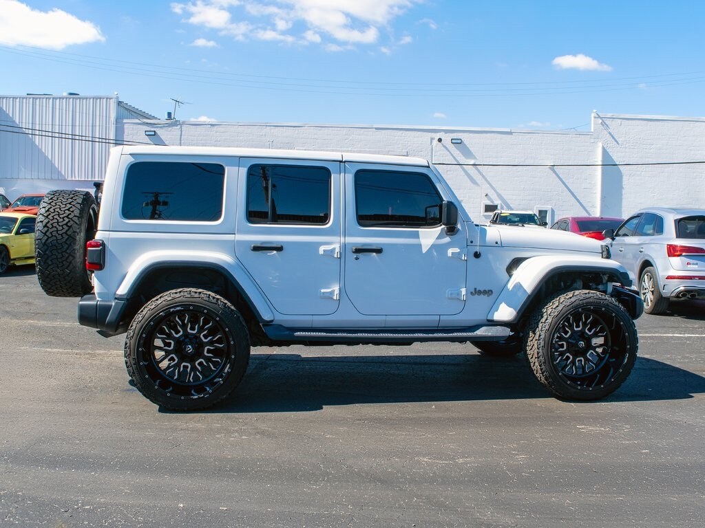 2019 Jeep Wrangler Unlimited Sahara photo 2