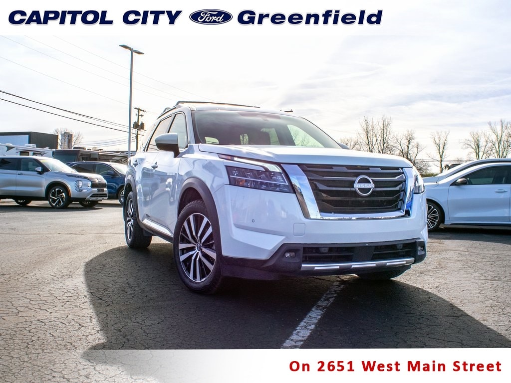 2024 Nissan Pathfinder Platinum's photo