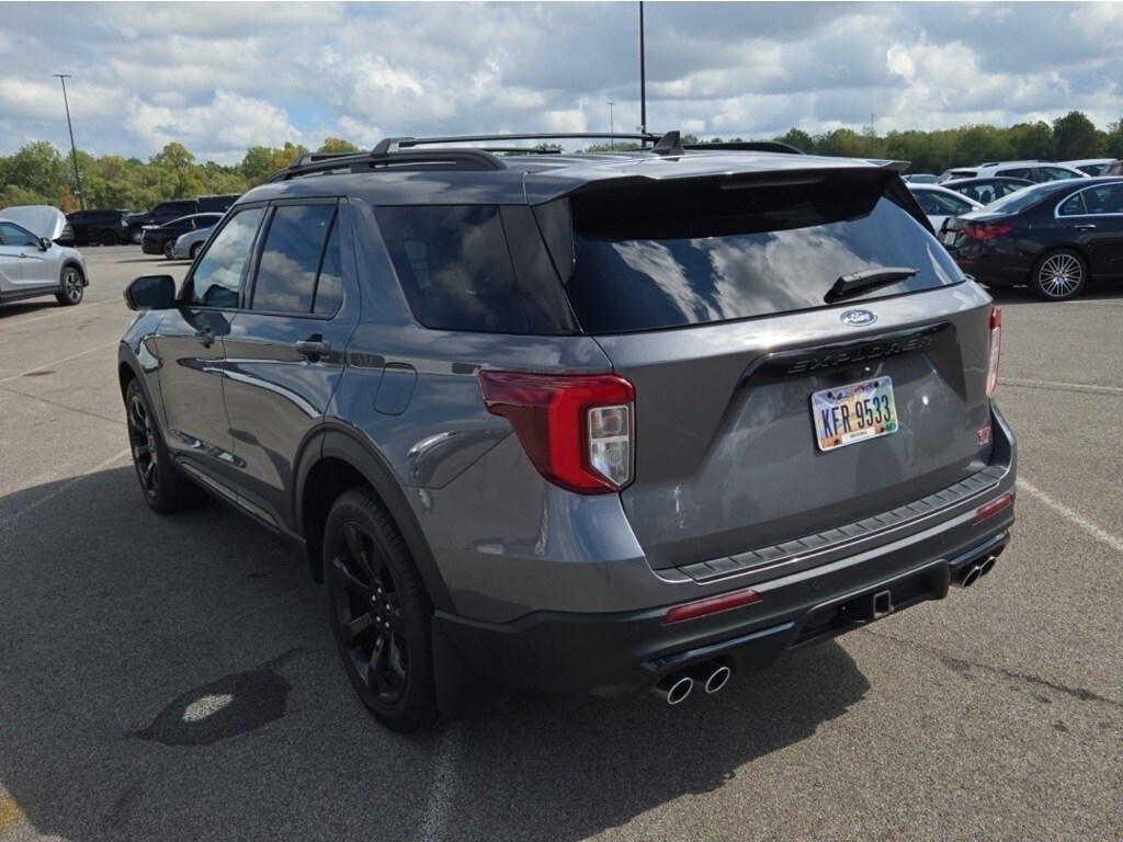 2023 Ford Explorer ST photo 2