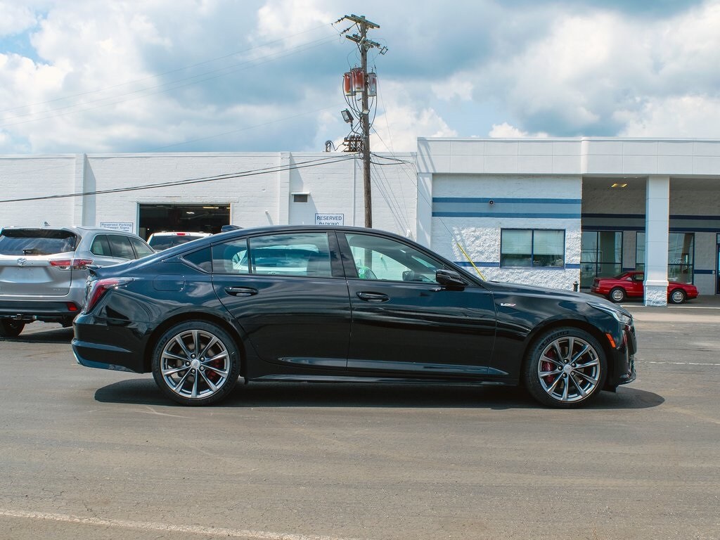 2021 Cadillac CT5 V photo 2
