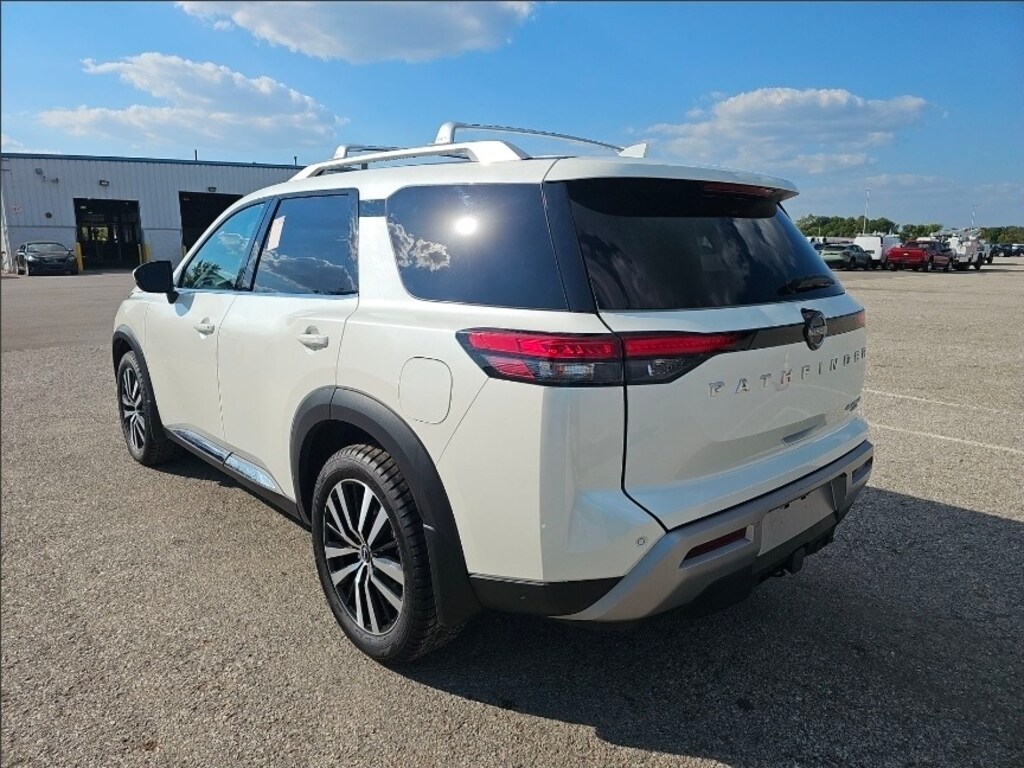 Used 2024 Nissan Pathfinder Platinum SUV