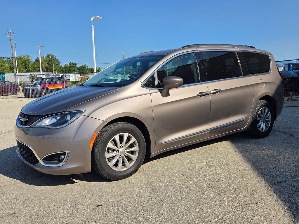 Used 2017 Chrysler Pacifica Touring L Minivan/Van