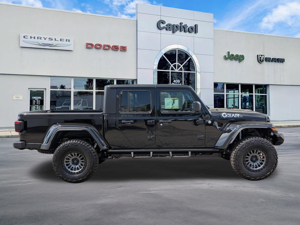 New 2026 Jeep Gladiator Sport S Pickup