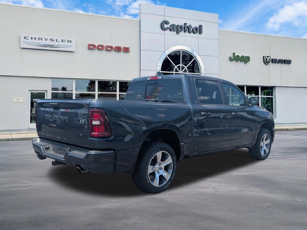 New 2026 Ram 1500 EXPRESS CREW CAB 4X4 5'7 BOX Pickup