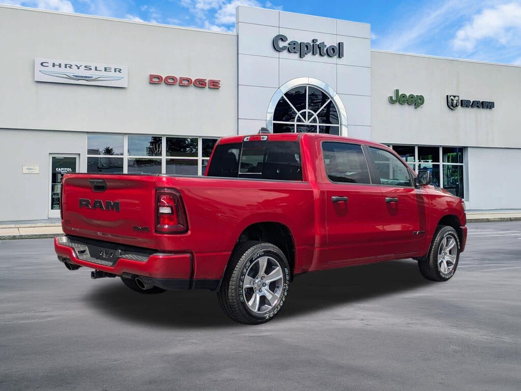 New 2026 Ram 1500 EXPRESS CREW CAB 4X4 5'7 BOX Pickup