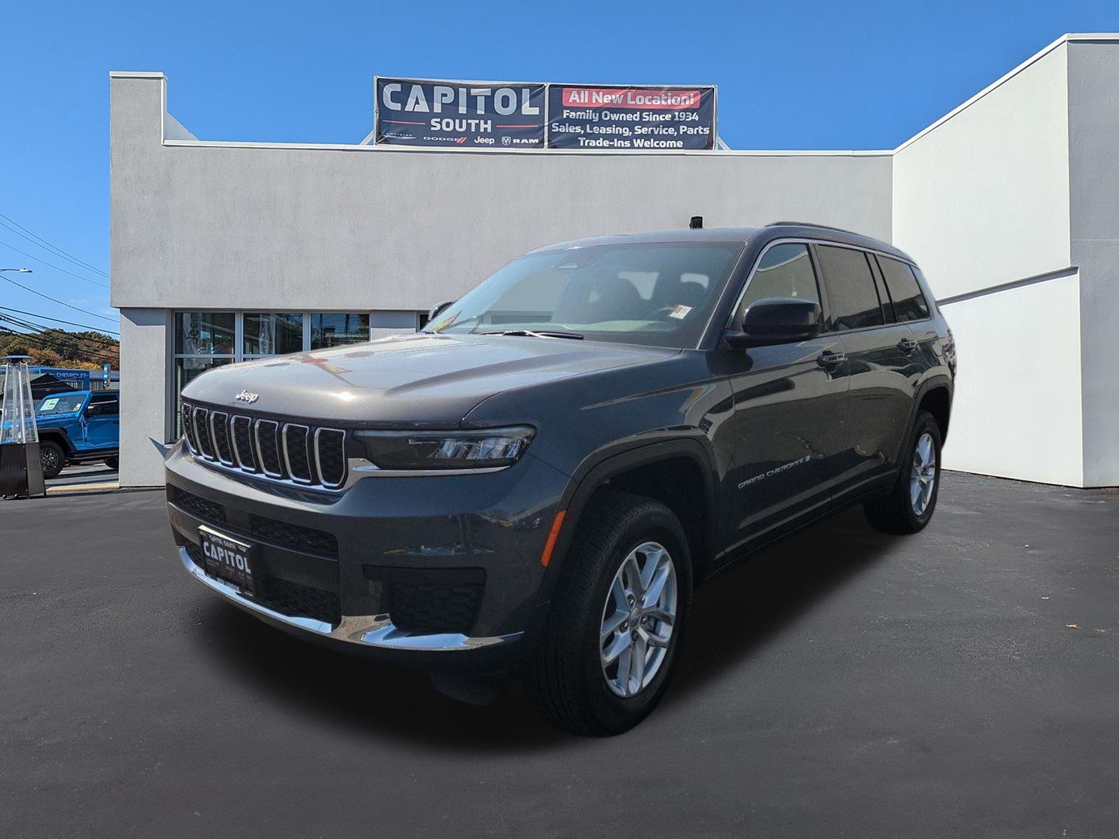 2025 Jeep Grand Cherokee Laredo Sport photo 3