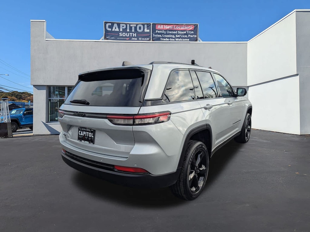 New 2025 Jeep Grand Cherokee Altitude Sport Utility