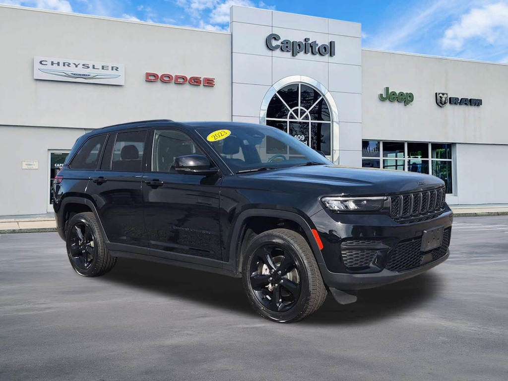 Used 2023 Jeep Grand Cherokee Altitude SUV