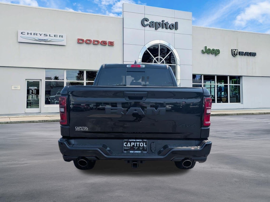 New 2026 Ram 1500 EXPRESS CREW CAB 4X4 5'7 BOX Pickup