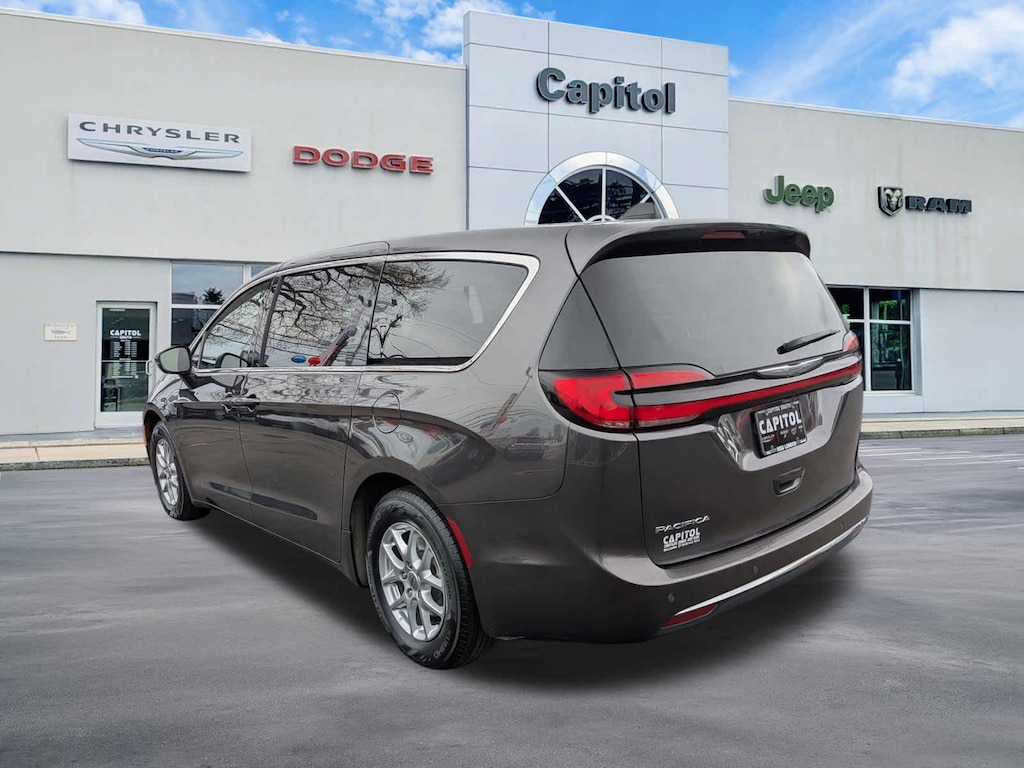 Used 2023 Chrysler Pacifica Touring L Van