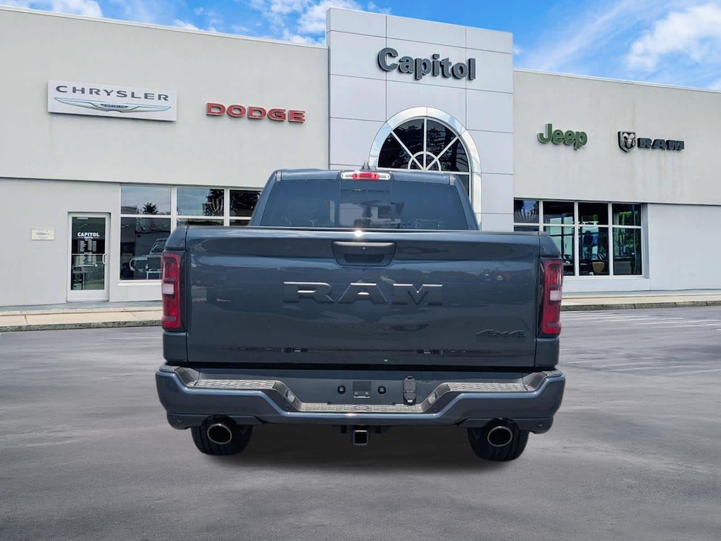New 2026 Ram 1500 EXPRESS CREW CAB 4X4 5'7 BOX Pickup