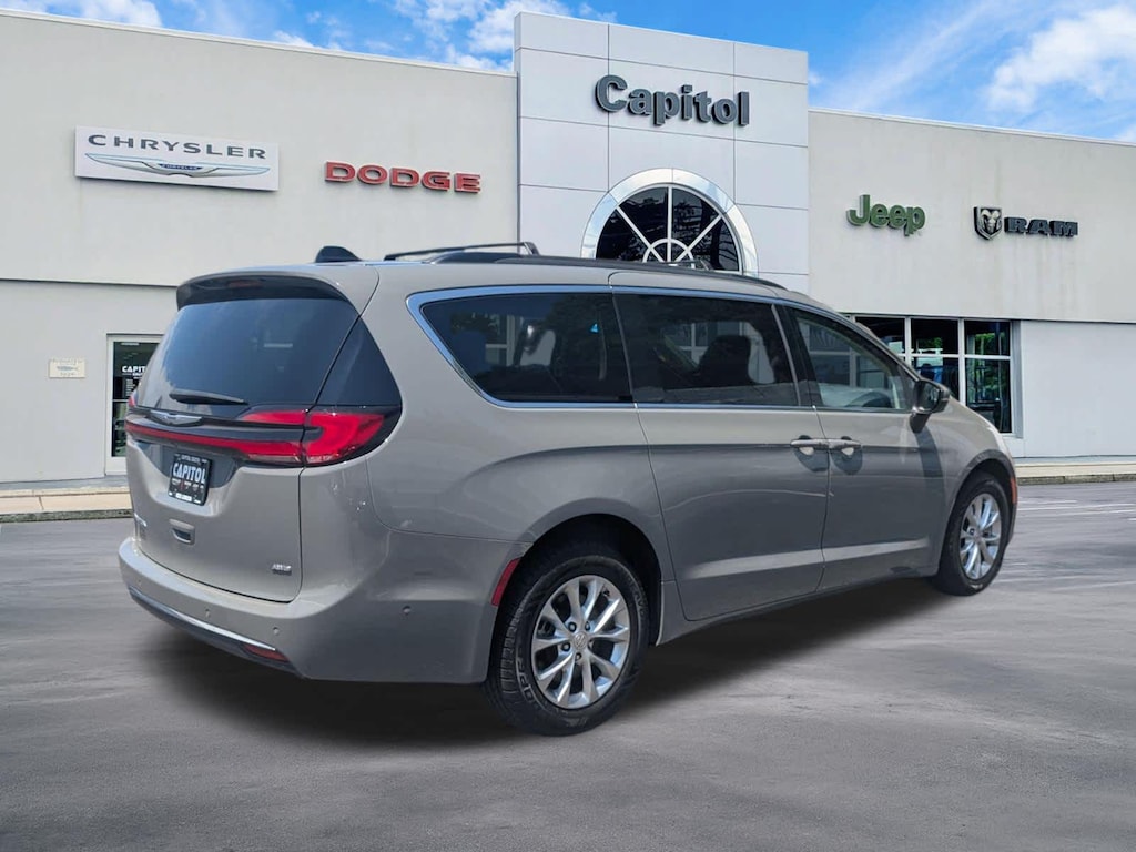 Used 2023 Chrysler Pacifica Touring L Van