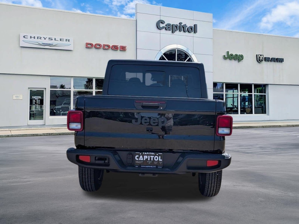 New 2026 Jeep Gladiator Sport S Pickup