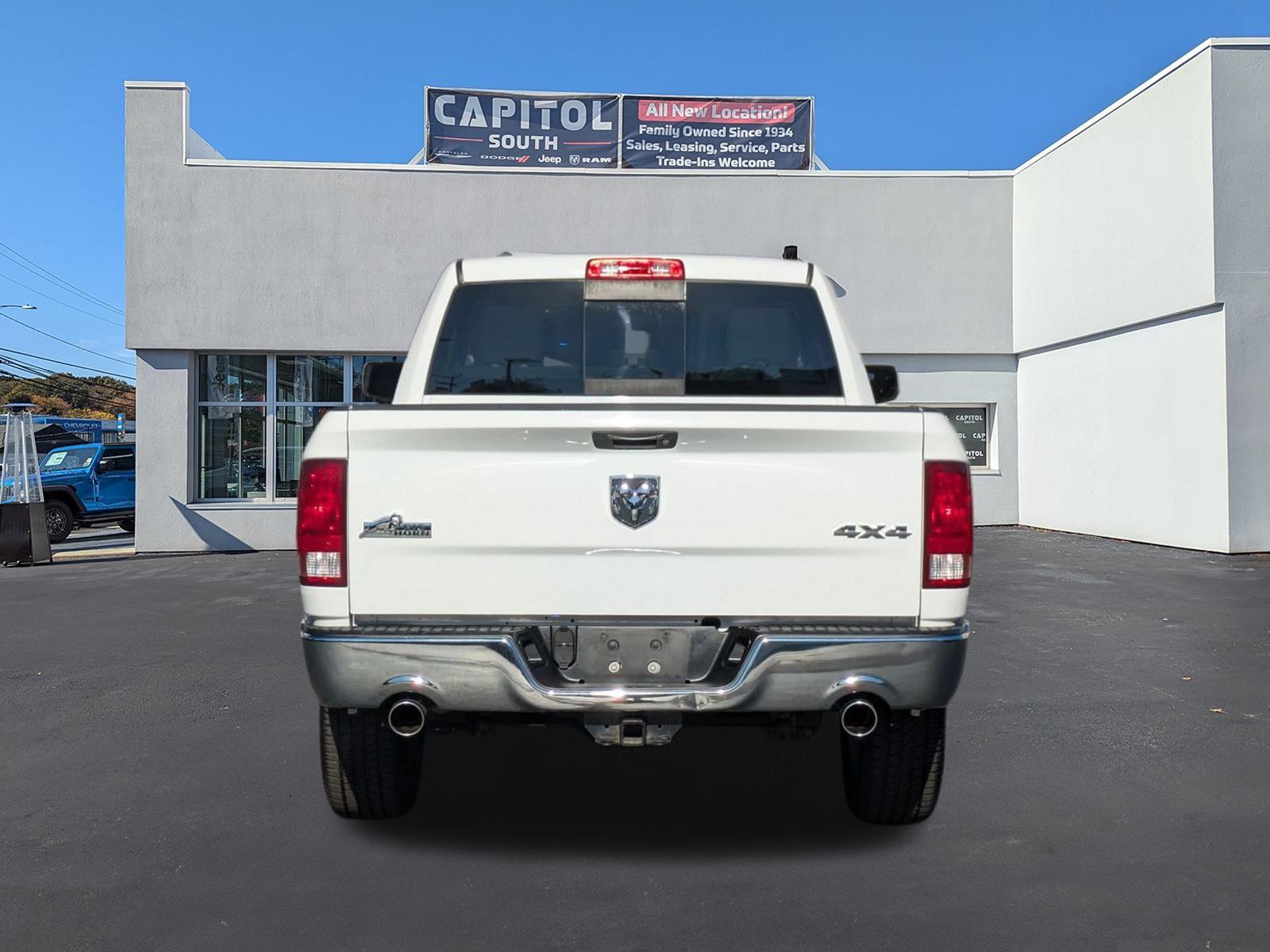 2016 Ram 1500 SLT photo 4
