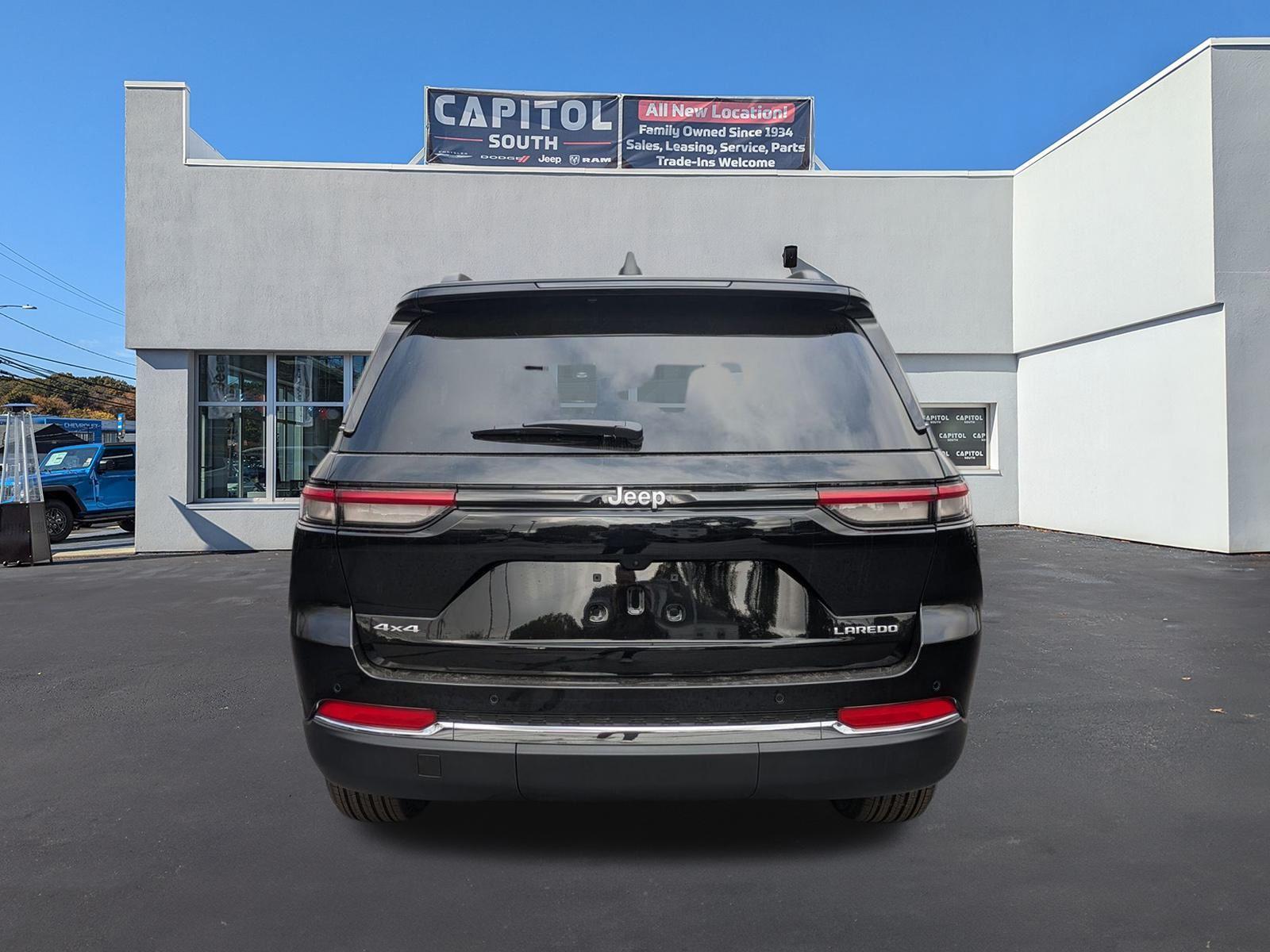 2025 Jeep Grand Cherokee Laredo photo 4
