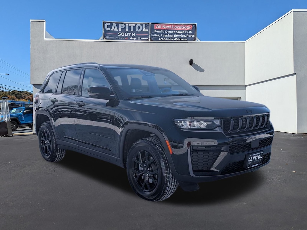 New 2026 Jeep Grand Cherokee Laredo Sport Utility
