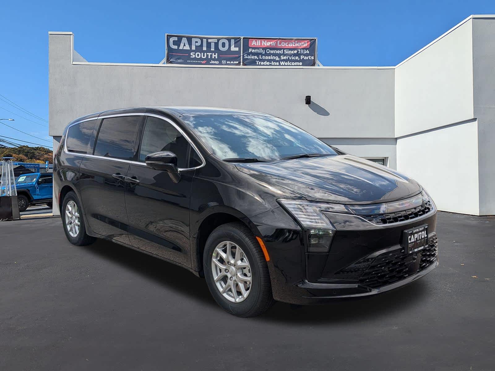 2027 Chrysler Pacifica Select's photo