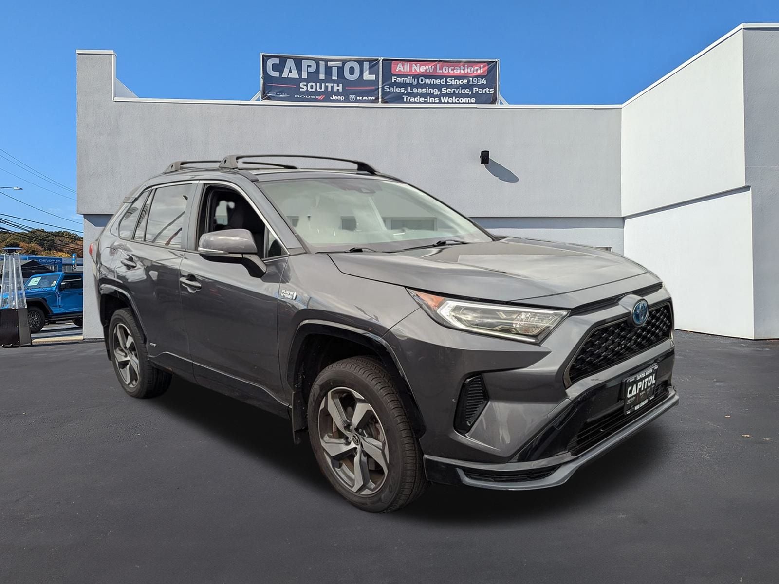 2021 Toyota RAV4 SE's photo