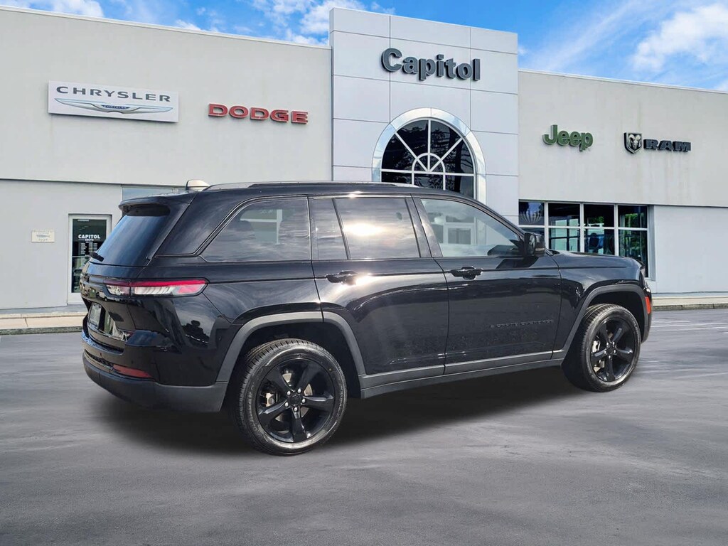 Used 2023 Jeep Grand Cherokee Altitude SUV