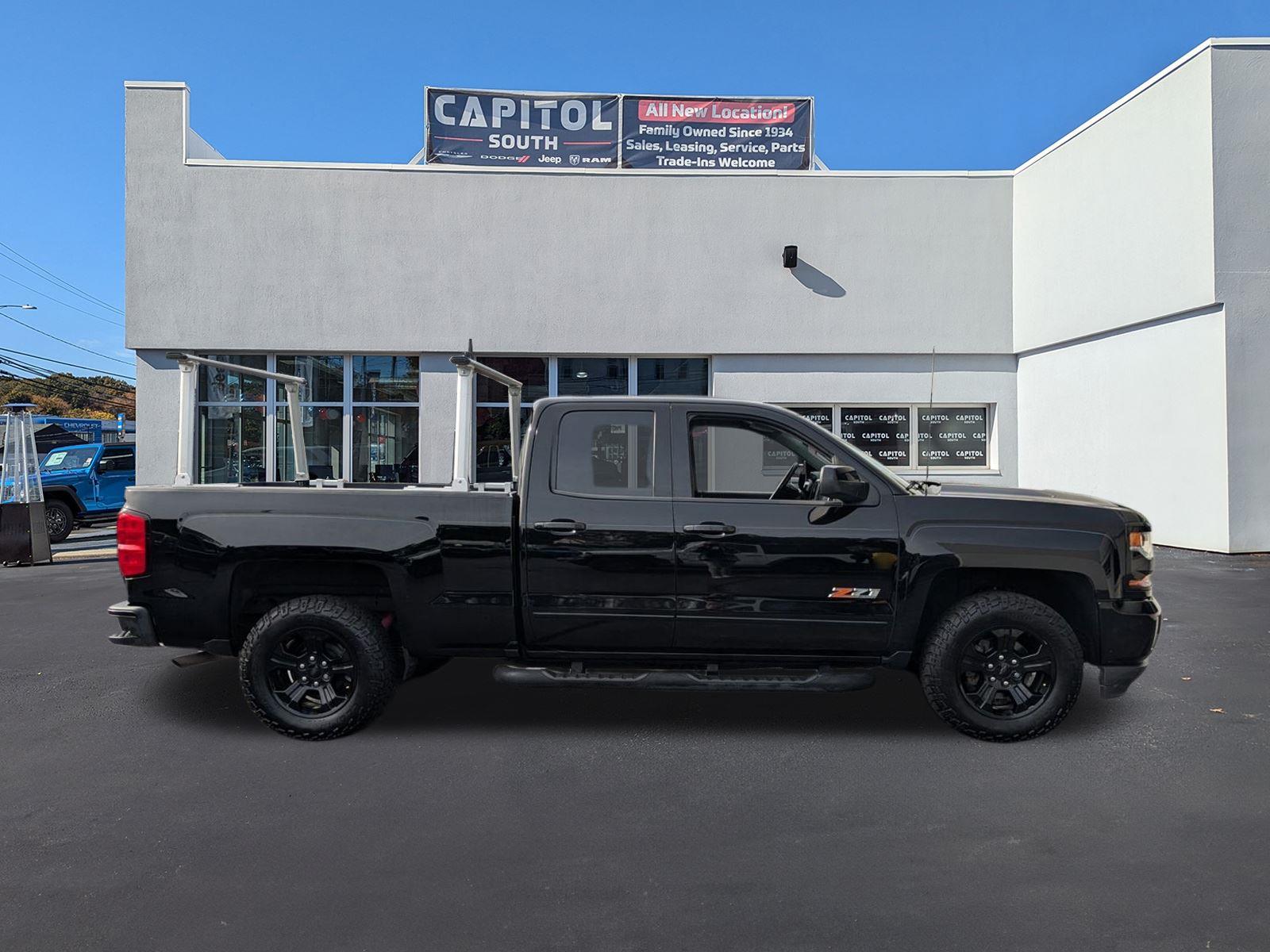 2018 Chevrolet Silverado 1500 LT photo 2