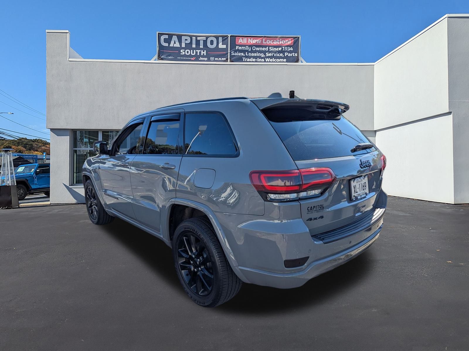 2021 Jeep Grand Cherokee Laredo X photo 2