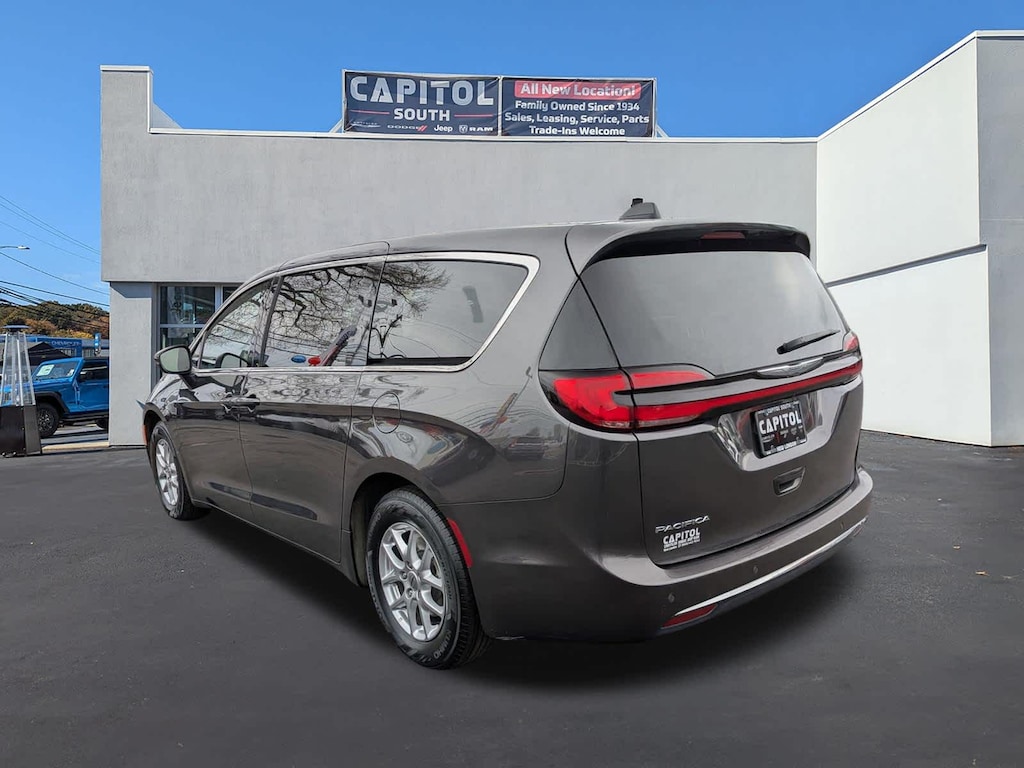 Used 2023 Chrysler Pacifica Touring L Van