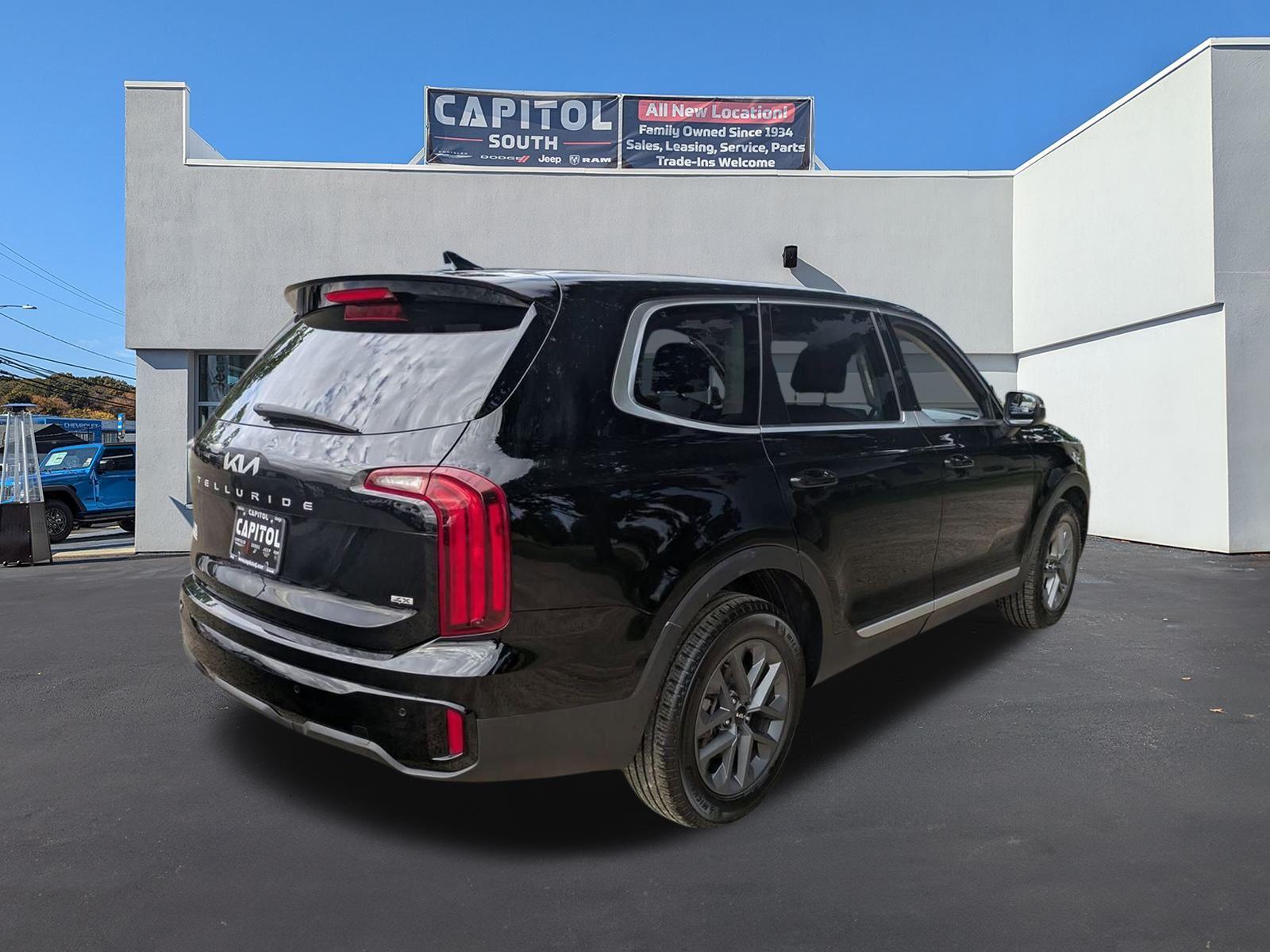 2023 Kia Telluride LX photo 3