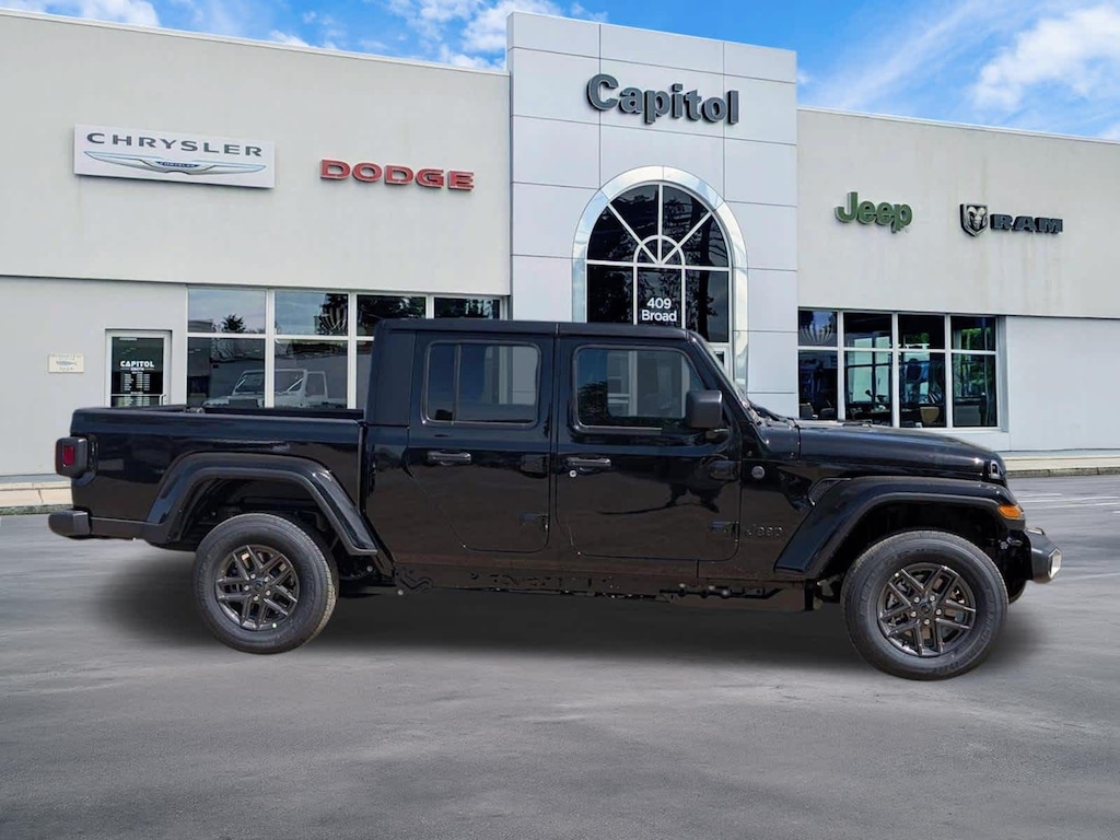 New 2026 Jeep Gladiator Sport S Pickup