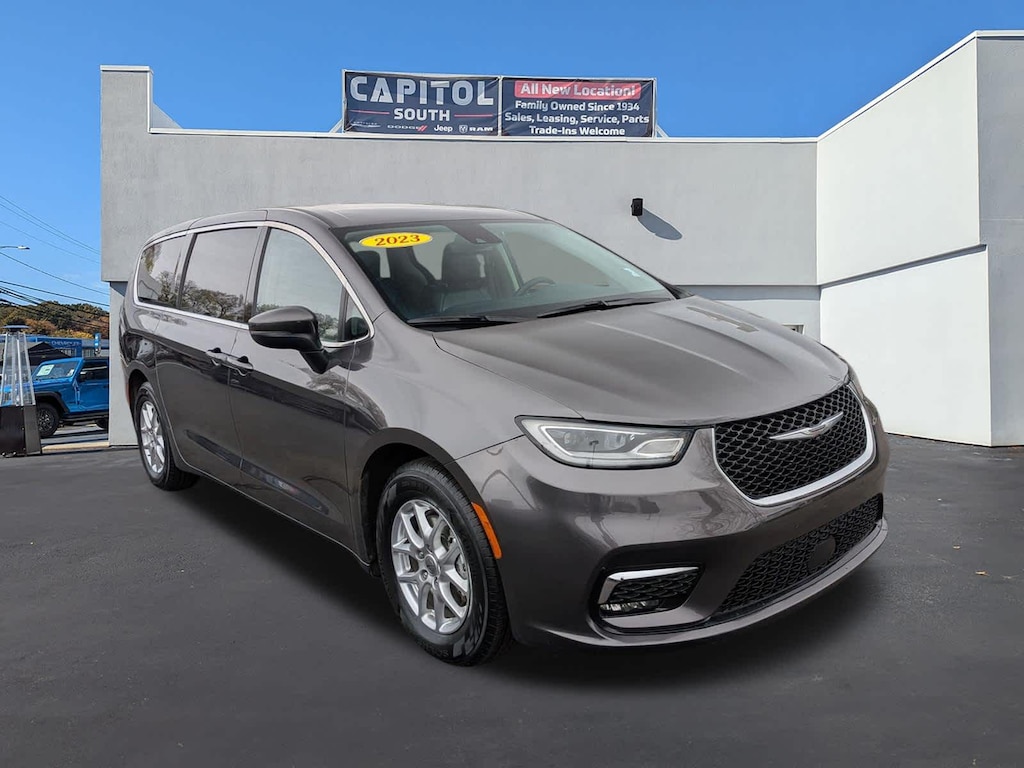 Used 2023 Chrysler Pacifica Touring L Van