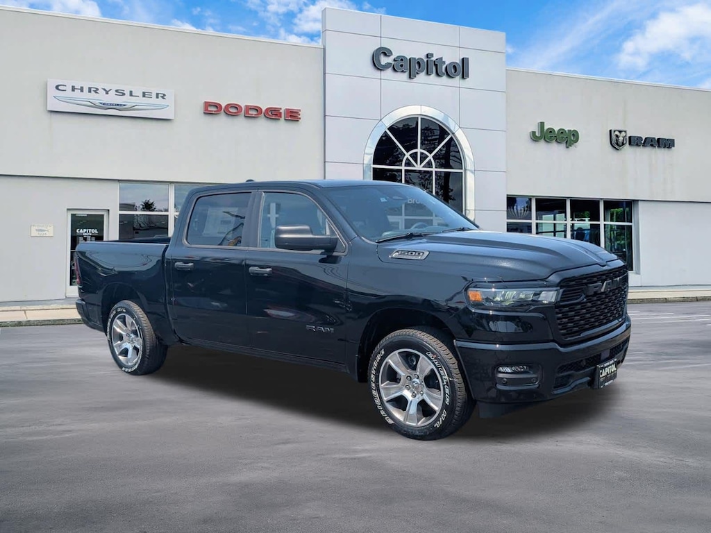 New 2026 Ram 1500 EXPRESS CREW CAB 4X4 5'7 BOX Pickup