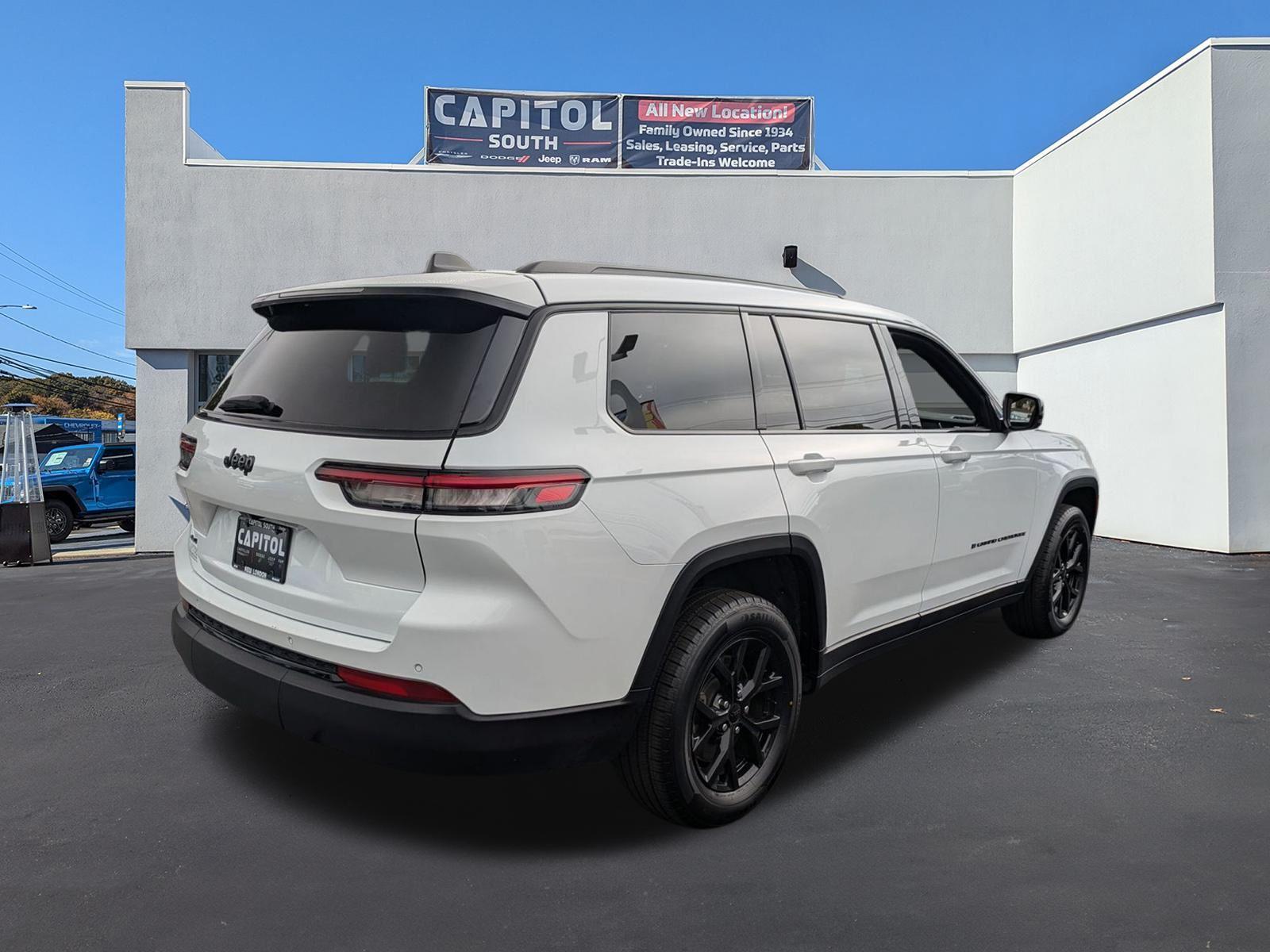 2024 Jeep Grand Cherokee Laredo photo 2