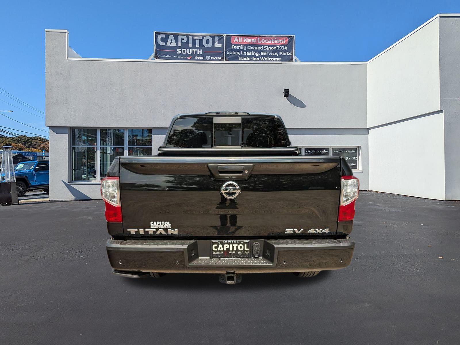 2021 Nissan Titan SV photo 3