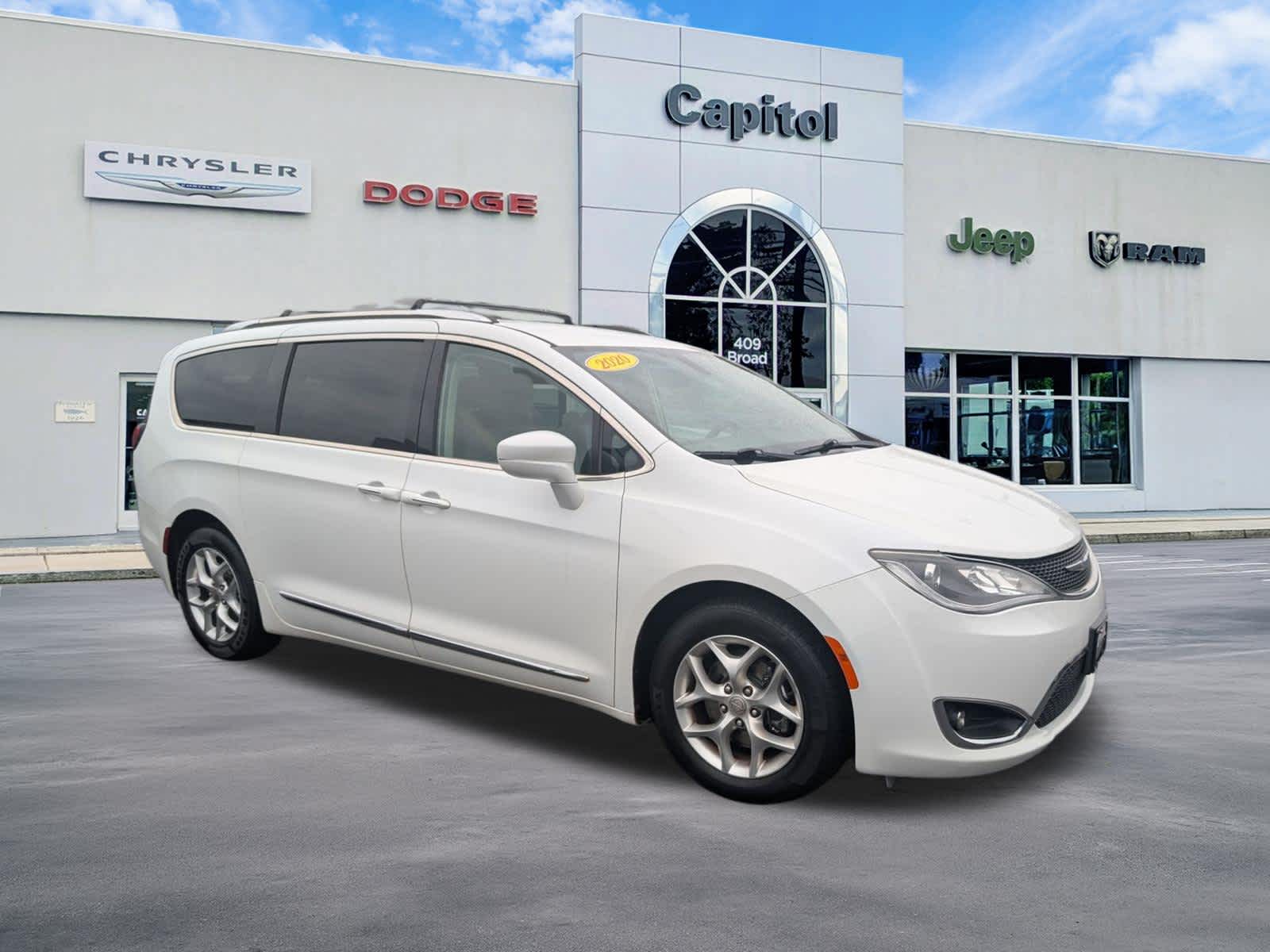 2020 Chrysler Pacifica Touring L's photo
