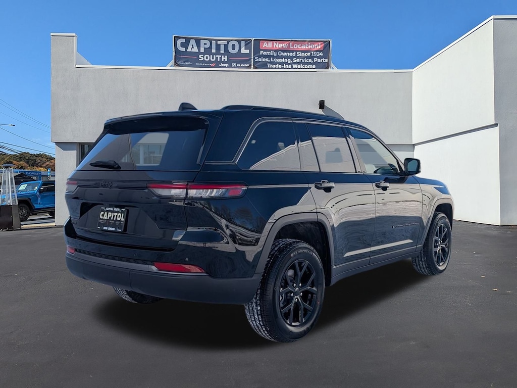 New 2026 Jeep Grand Cherokee Laredo Sport Utility