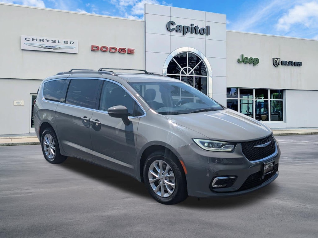 Used 2023 Chrysler Pacifica Touring L Van