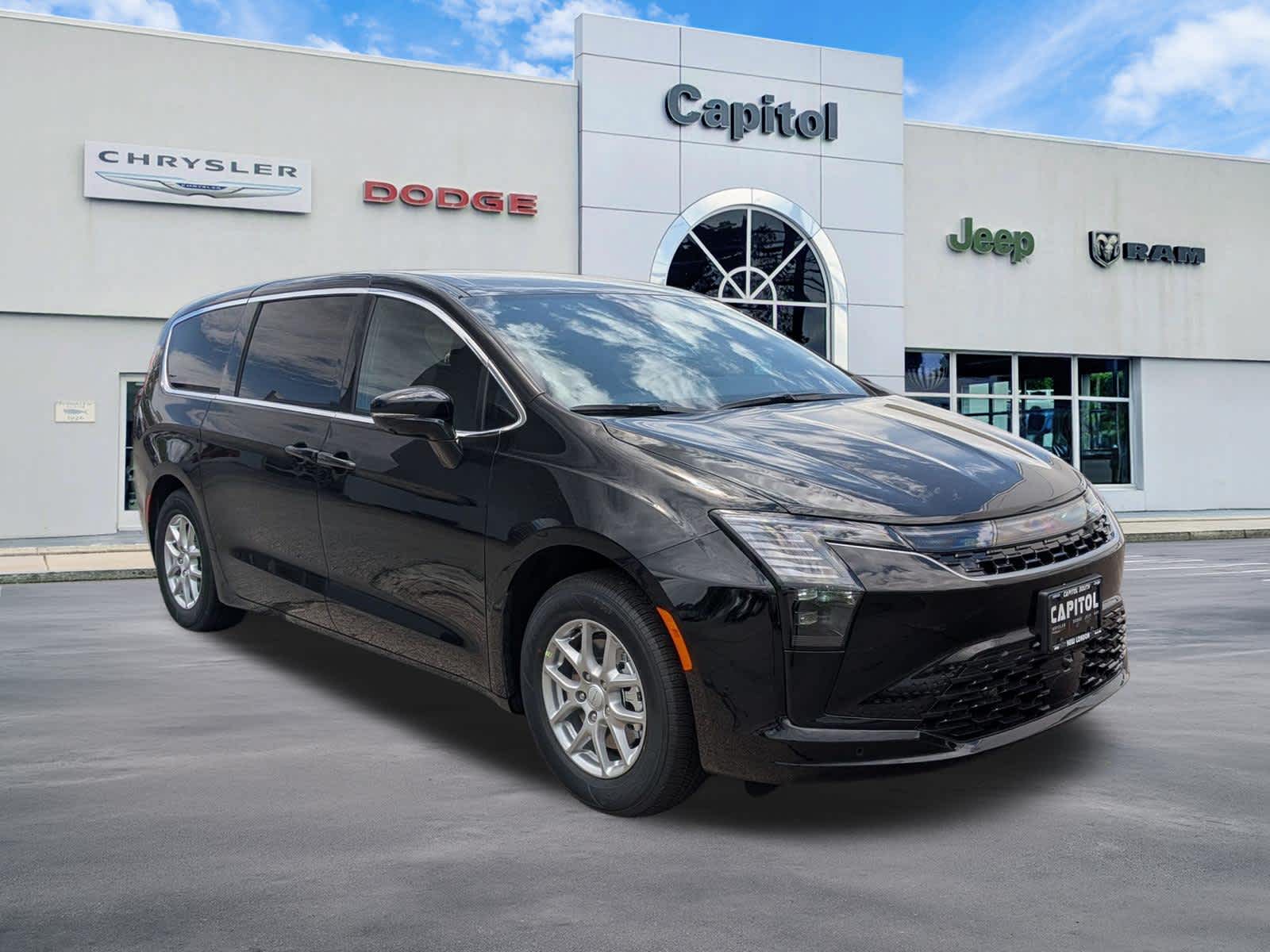 2027 Chrysler Pacifica Select's photo