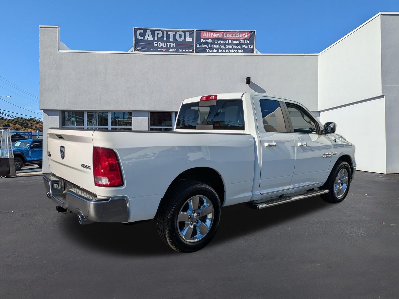 2016 Ram 1500 SLT photo 3