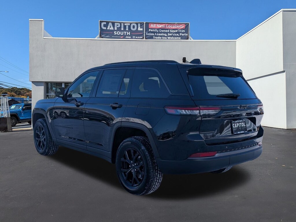 New 2026 Jeep Grand Cherokee Laredo Sport Utility