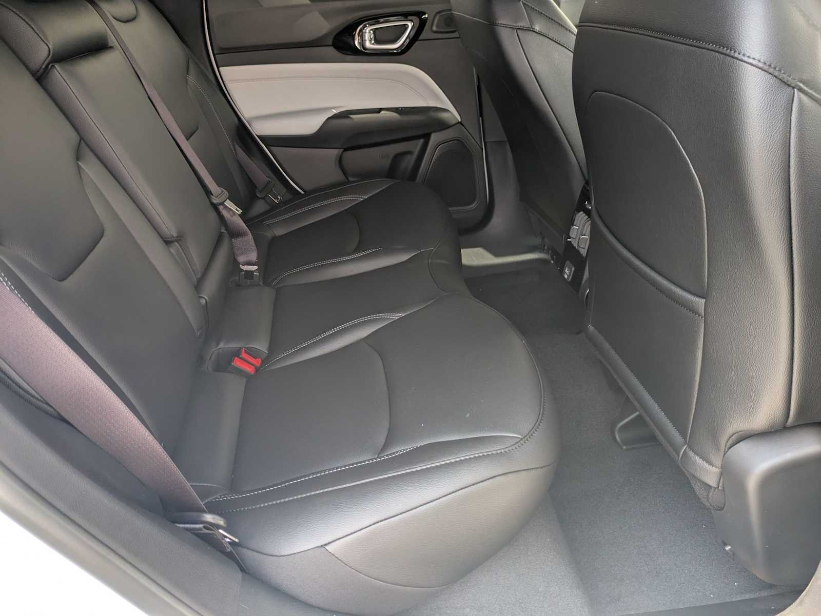2025 Jeep Compass Limited - Photo 32