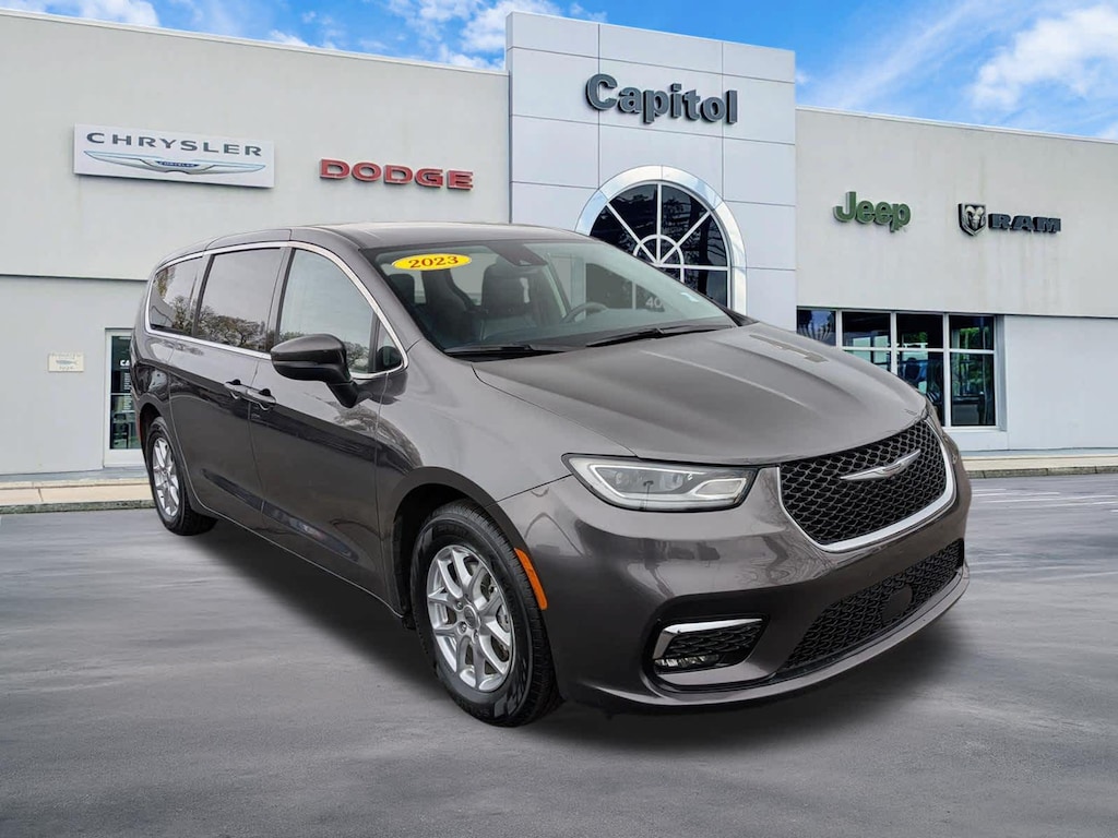 Used 2023 Chrysler Pacifica Touring L Van