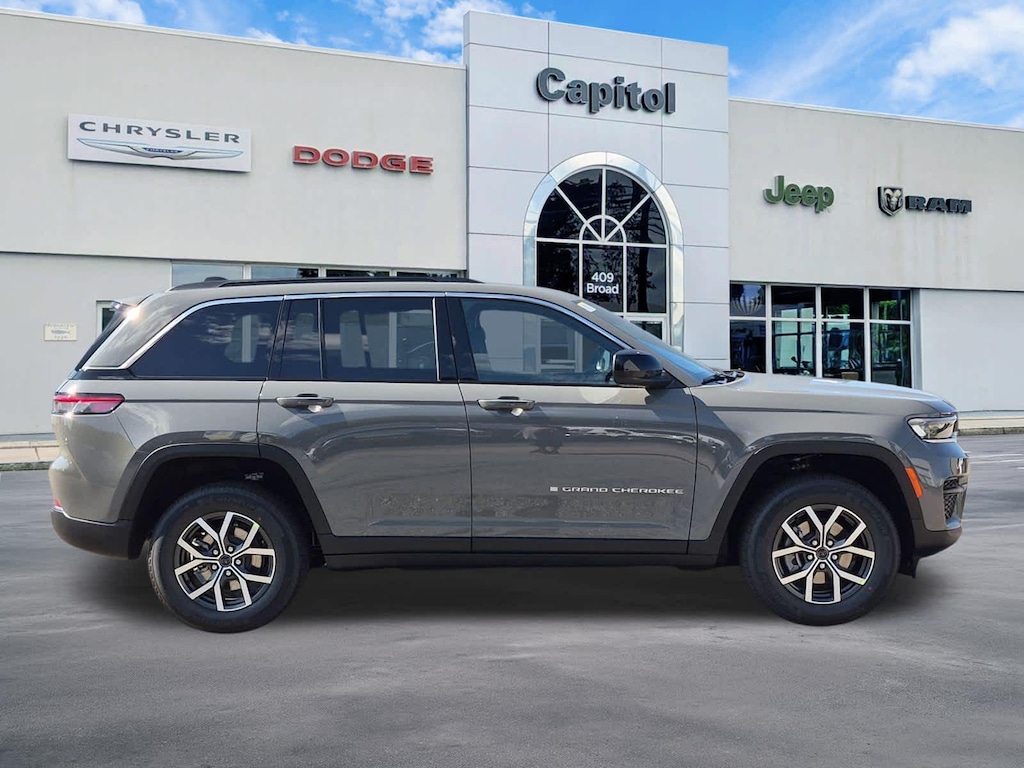 New 2027 Jeep Grand Cherokee Laredo X Sport Utility