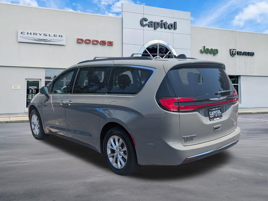 Used 2023 Chrysler Pacifica Touring L Van