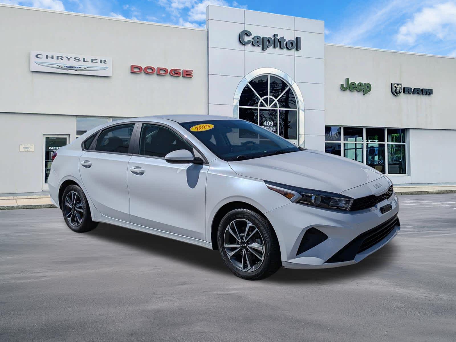 Snow White Pearl 2024 Kia Forte LXS FWD Sedan Front-Wheel Drive Continuously Variable Transmission