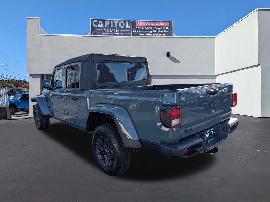New 2026 Jeep Gladiator Sport S Pickup