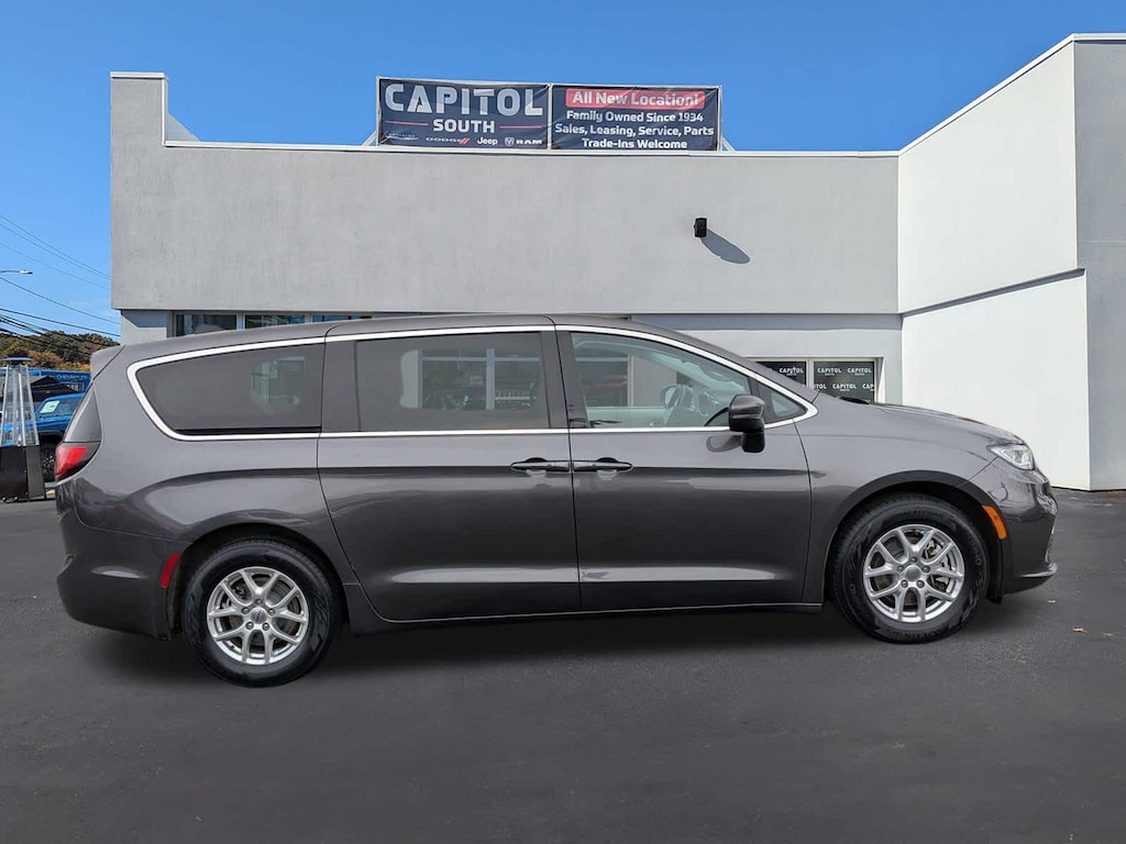 Used 2023 Chrysler Pacifica Touring L Van