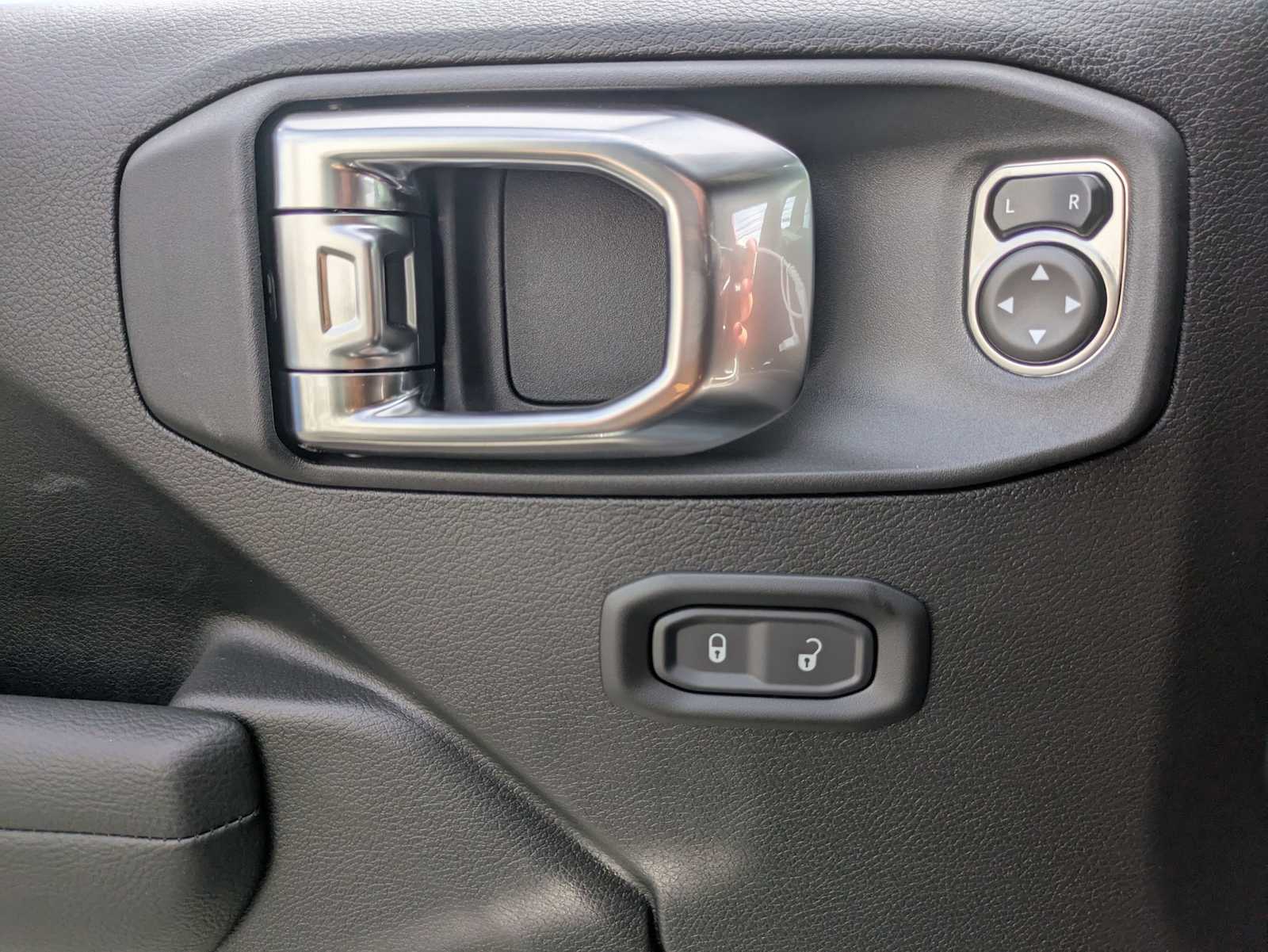 2025 Jeep Wrangler 4-Door Sport S - Photo 11